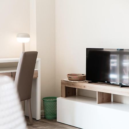 Lovely Suite With Private Parking In Como Exterior photo