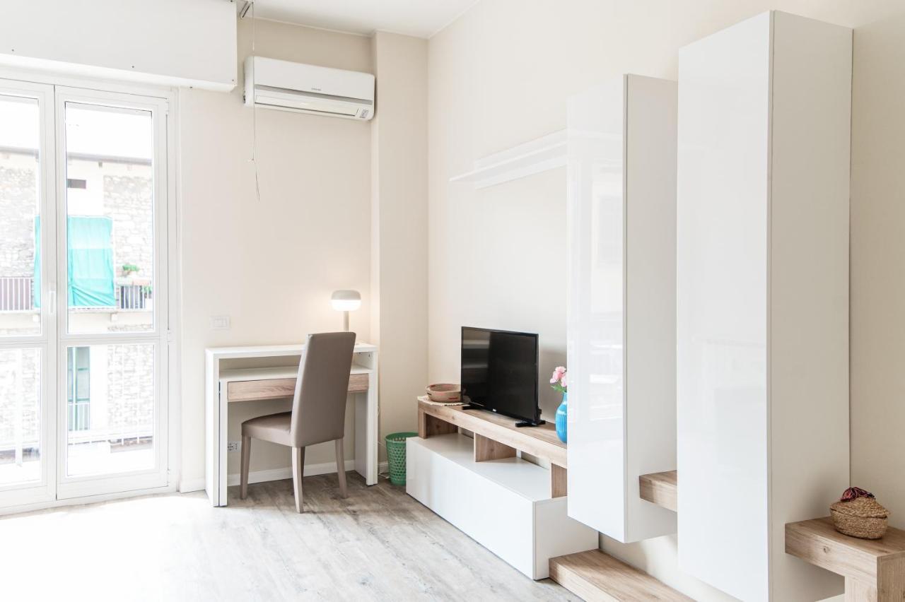 Lovely Suite With Private Parking In Como Exterior photo