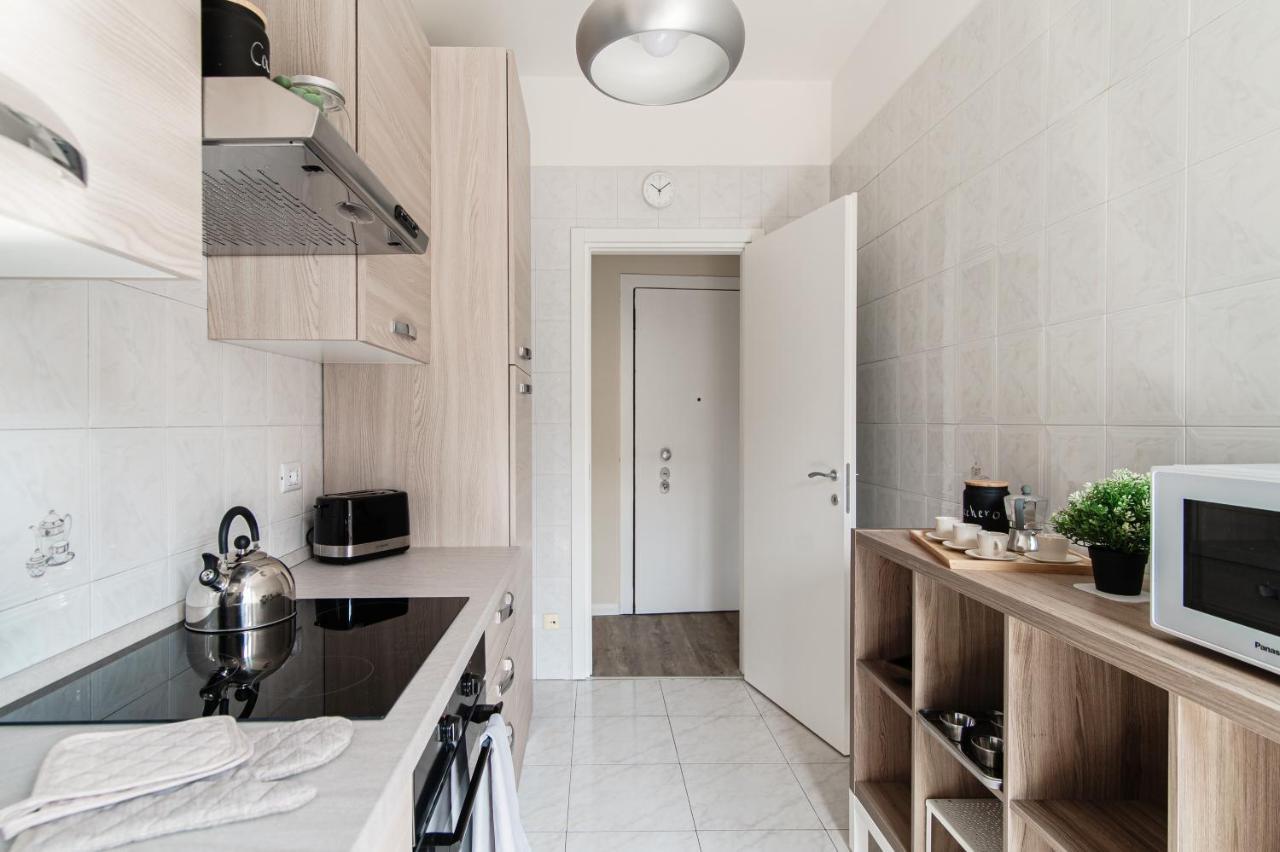 Lovely Suite With Private Parking In Como Exterior photo